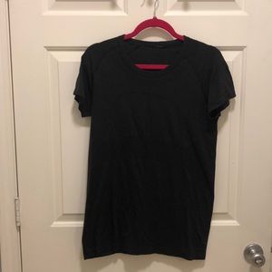 Lululemon Swiftly Tech Short Sleeve in black